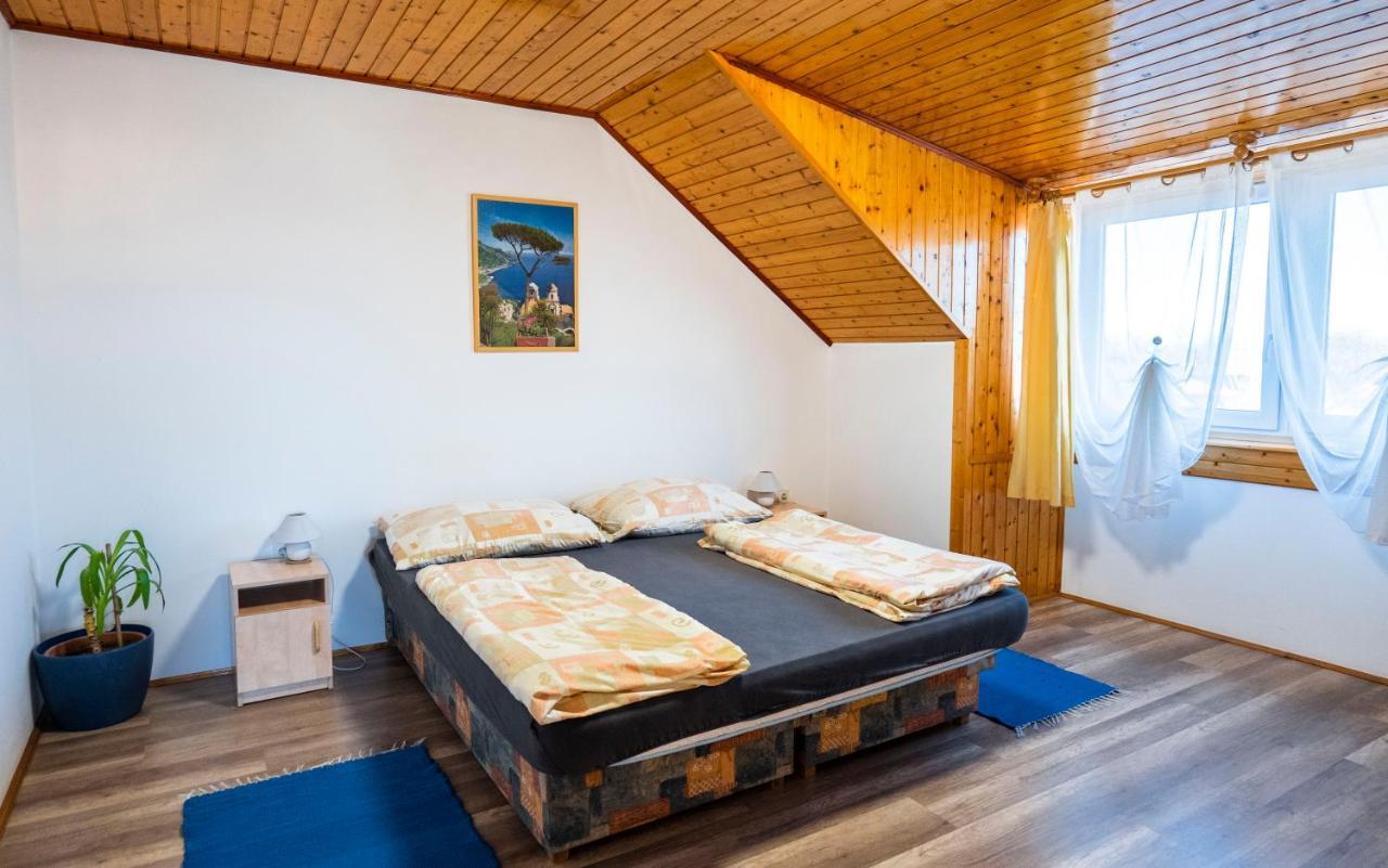 Kis Teniszház Ordacsehi Exterior foto