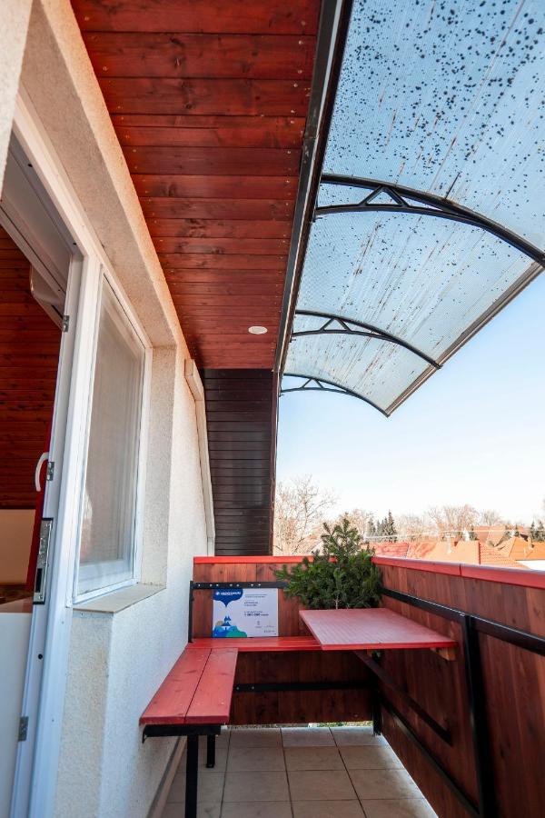 Kis Teniszház Ordacsehi Exterior foto