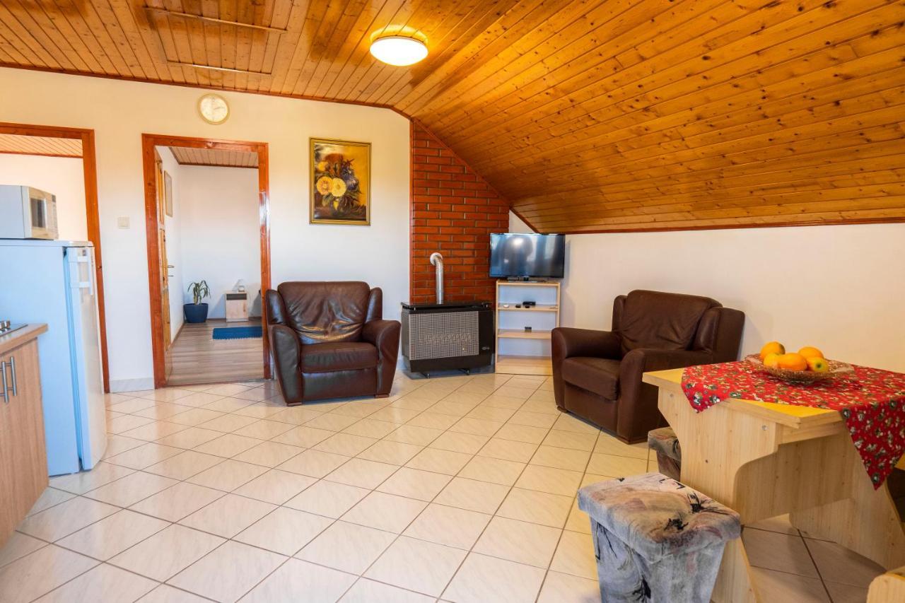 Kis Teniszház Ordacsehi Exterior foto
