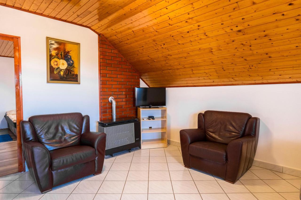Kis Teniszház Ordacsehi Exterior foto
