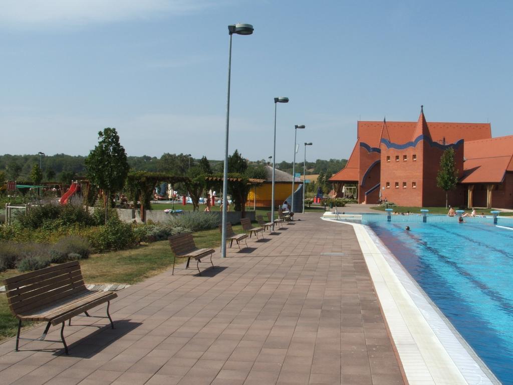 Kis Teniszház Ordacsehi Exterior foto