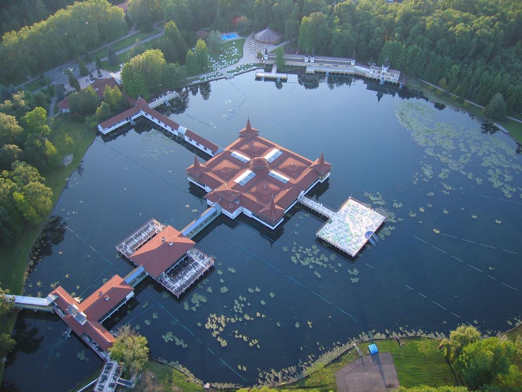 Kis Teniszház Ordacsehi Exterior foto
