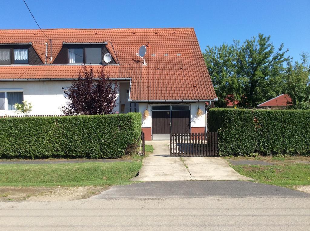 Kis Teniszház Ordacsehi Quarto foto